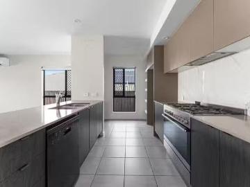 Unique 17 Bradfield Street, Ripley, QLD 4306