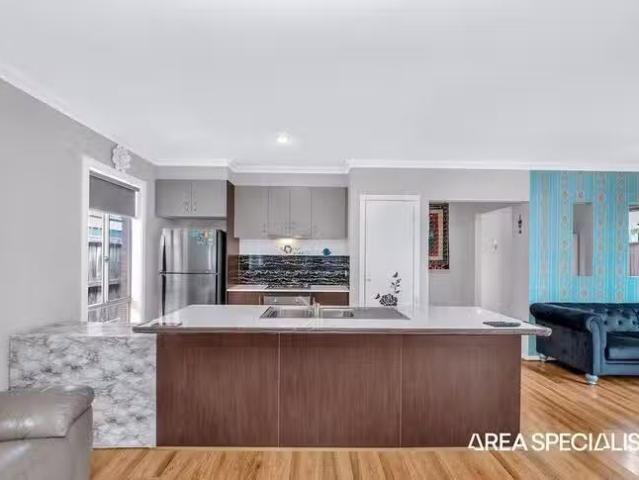 Just in! 17 Cranbrook Circuit, Officer, VIC 3809