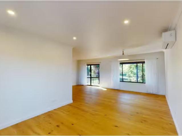 Nice 17 Ferrisdale Parade, Jewells House for rent Listed by L.
