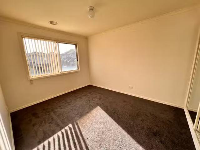 Nice 17 Forbes Grove, Oak Park VIC 3046