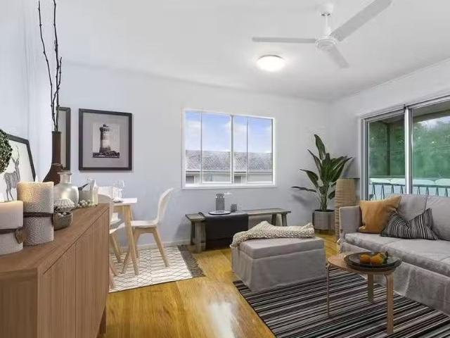 Rental! 17 Redwood Street, KINGSTON, QLD 4114 House for Rent