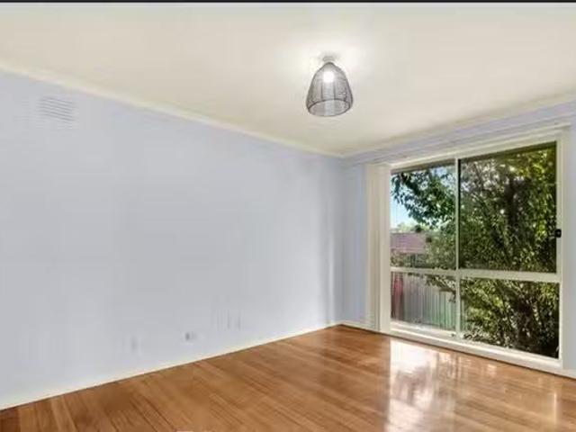 Nice 17 Rossiter Avenue, Endeavour Hills, VIC 3802