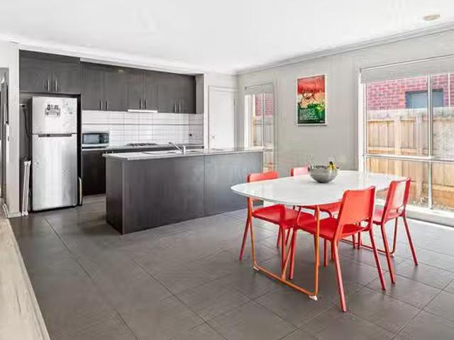 For Rent! 17 Whisper Boulevard, Point Cook, VIC 3030