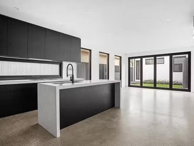 Deal! 1/80 Waverley Street, Moonee Ponds, VIC 3039