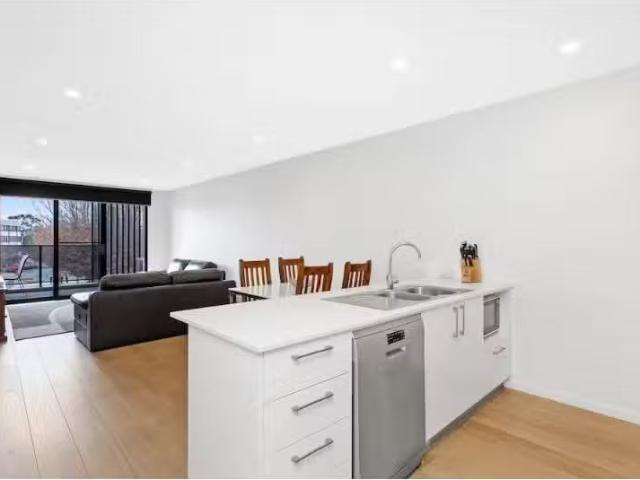 Cheap 18/111 Canberra Avenue, Griffith Apartment for rent Lis.