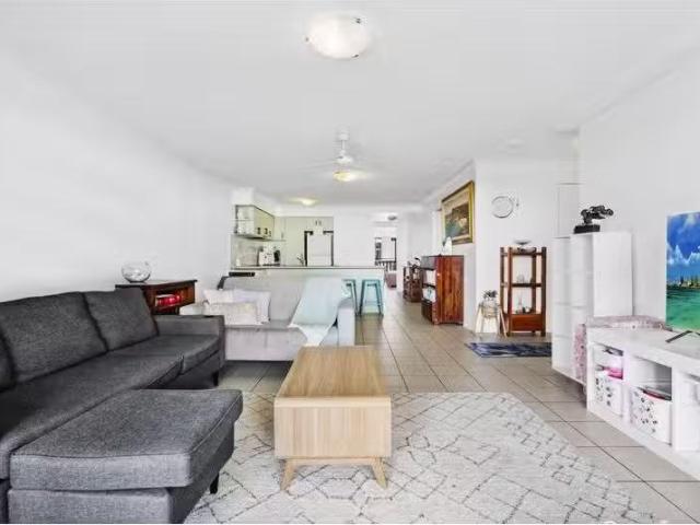 Cozy 18/7 9 Lloyd Street, Tweed Heads South Apartment for rent.