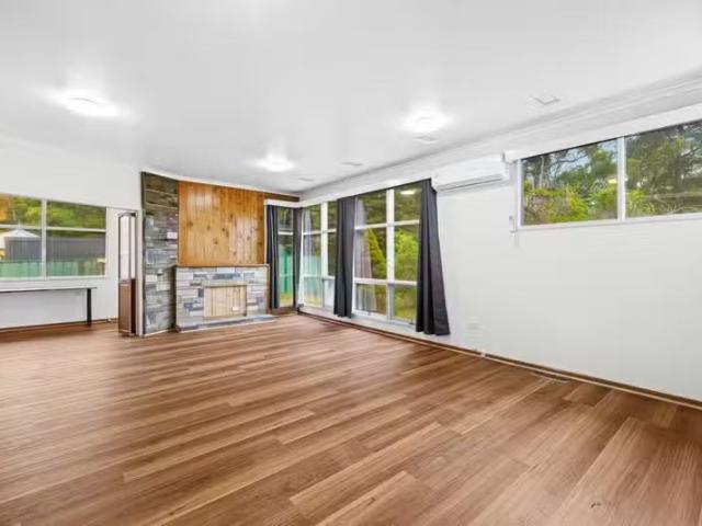 Deal! 184 Main Rd, Monbulk VIC 3793 House For Lease