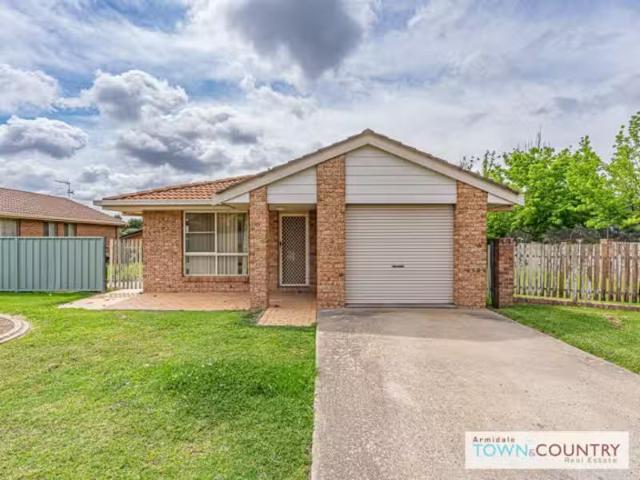 For Rent! 1/85 Queen Elizabeth Drive, ARMIDALE House for rent.