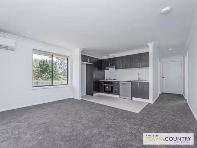 New 1/8 Niagara Street, ARMIDALE House for rent Listed by Ang.