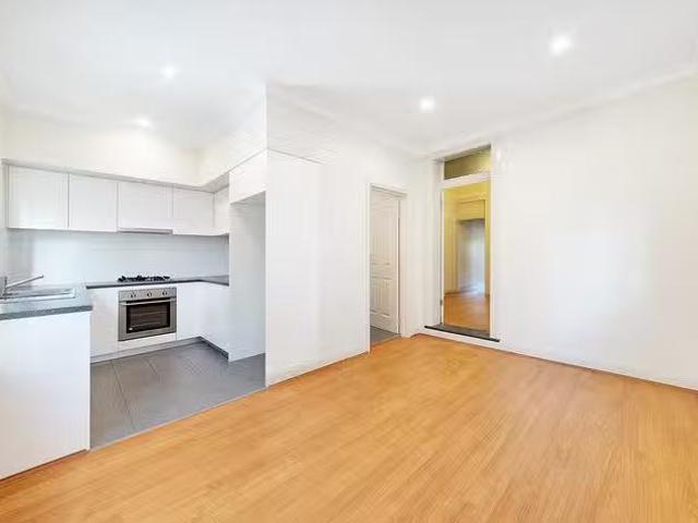 Cozy 18 Done Street, Arncliffe, NSW 2205