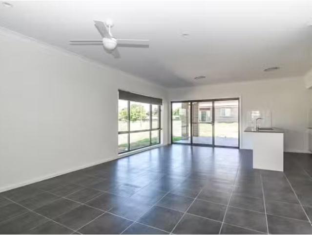 Rental! 18 Edye Circuit, Orange House for rent Listed by Bell.