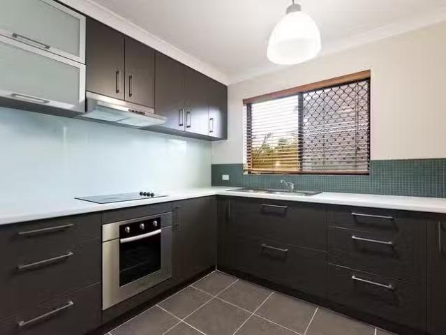 Deal! 1/8 Gwenyfred Road, Kensington, WA 6151