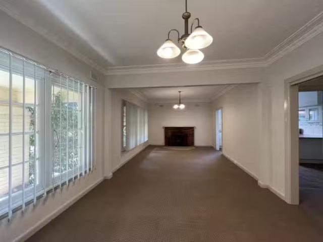 Nice 18 Hume Street, Parkes House for rent Listed by Mitchell.