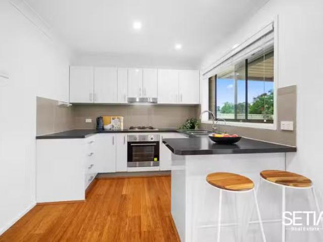 Deal! 18 Ripley Place, Hassall Grove NSW 2761