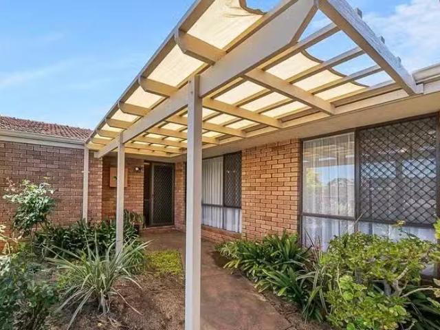 Charming 18 Tangney Crescent, Kardinya, WA 6163