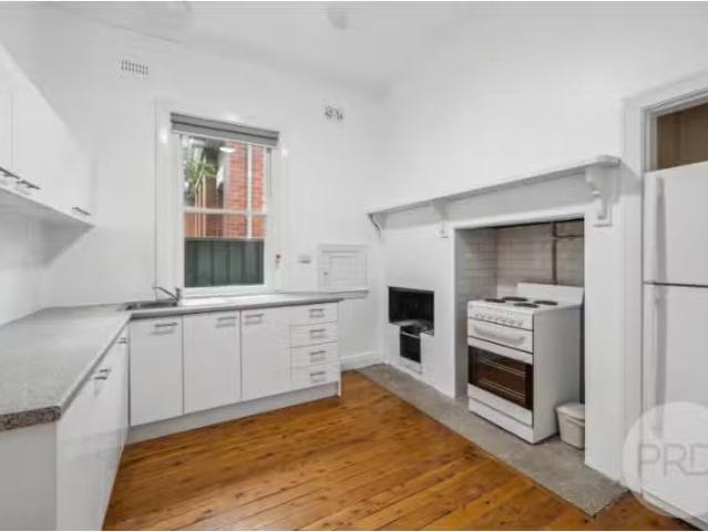Charming 18 The Esplanade, Wagga Wagga House for rent Listed.