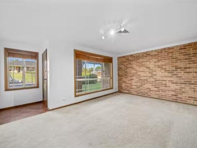 Rental! 18B Springfield Crescent, Bella Vista House for rent.