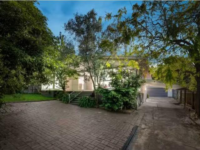 Unique 19 Manniche Avenue, Mont Albert North House for rent L.