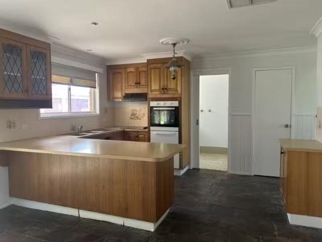 Cheap 19 Carole Drive, KOOTINGAL House for rent Listed by Roc.