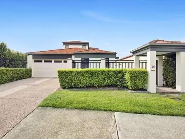 Rental! 19 Lee Anne Crescent, Helensvale, QLD 4212