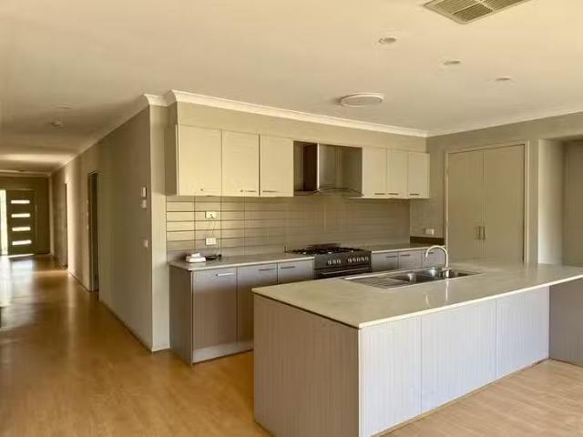 Cozy 19 Perlette Drive, Point Cook, VIC 3030