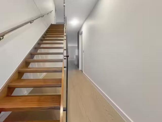 Deal! 1/9 Renwick St, Chifley House for rent Listed by Charis.