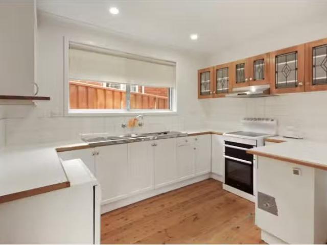 Deal! 19 Shauna Crescent, Mount Keira House for rent Listed b.