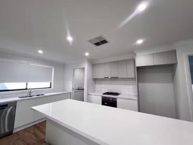 New 19 Smiggins Drive, THURGOONA House for rent Listed by Apr.
