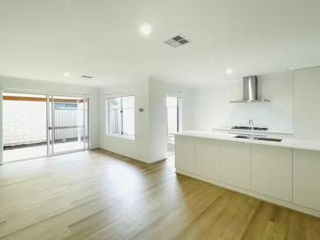 For Rent! 10/11 Piara Drive, Piara Waters, WA 6112