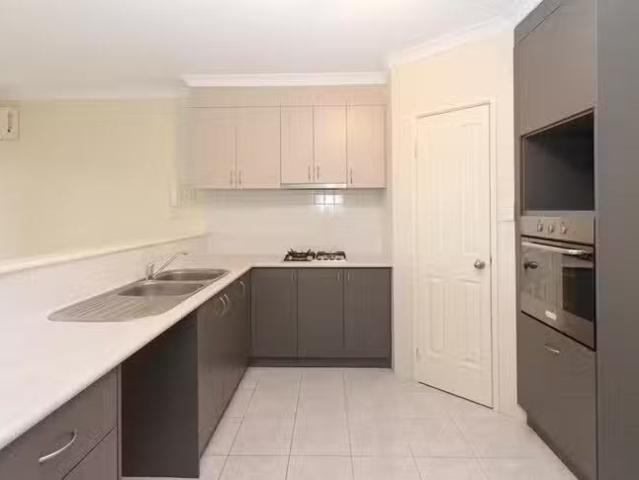 Cozy 10/15 Station Street, Cannington, WA 6107
