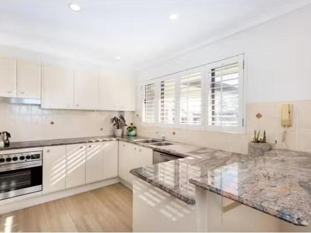 Just in! 10/234 Pacific Parade, BILINGA Apartment for rent Li.