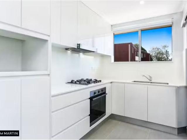 Charming 10/24 Evans Avenue, Eastlakes Apartment for rent Lis.