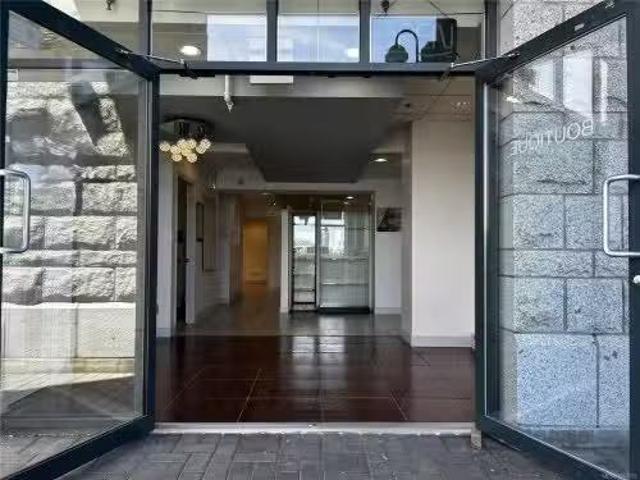 Nice 102 19 Dallas Rd, Victoria, BC, V8V 5A6 commercial for.