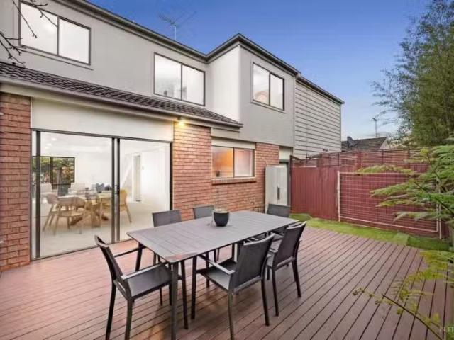 Just in! 10/6 10 Station Street, Blackburn VIC 3130 Townhous.