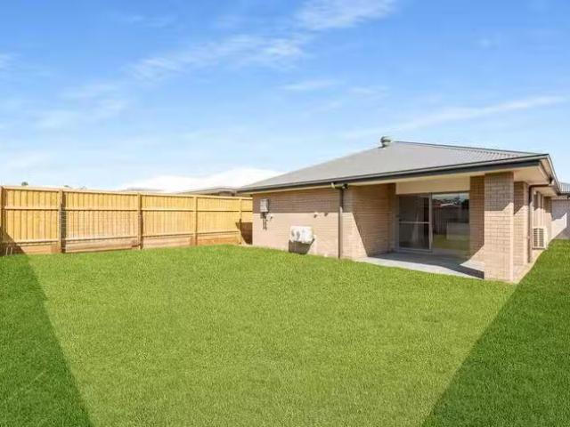 Nice 10 Marie Court, Crestmead, QLD 4132