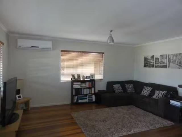 Cheap 10 Montrose Street, GORDON PARK, QLD 4031 House for Rent