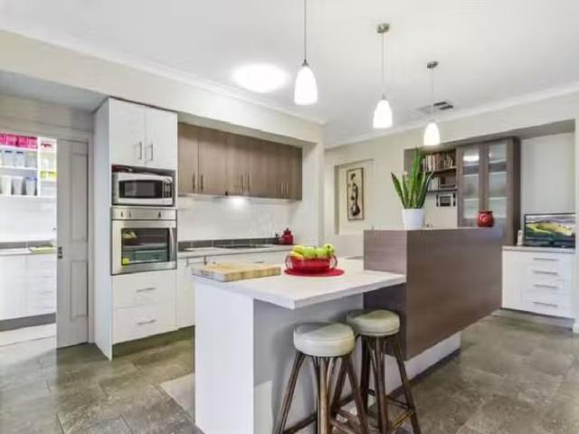 Deal! 10 Dena Court, Bell Park, VIC 3215 House for Rent