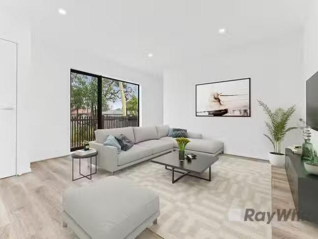 Rental! 10 Drummond Circuit, Springvale South, VIC 3172
