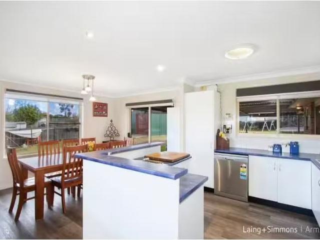 Just in! 10 Erin Court, Armidale House for rent Listed by Arm.