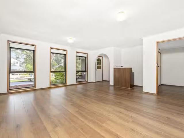 Cheap 10 Felicia Grove, Forest Hill, VIC 3131