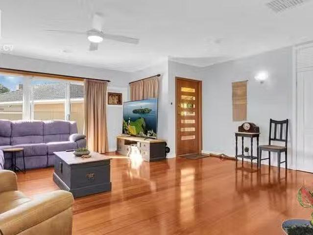 Deal! 10 Gloucester Crescent, Shepparton, VIC 3630