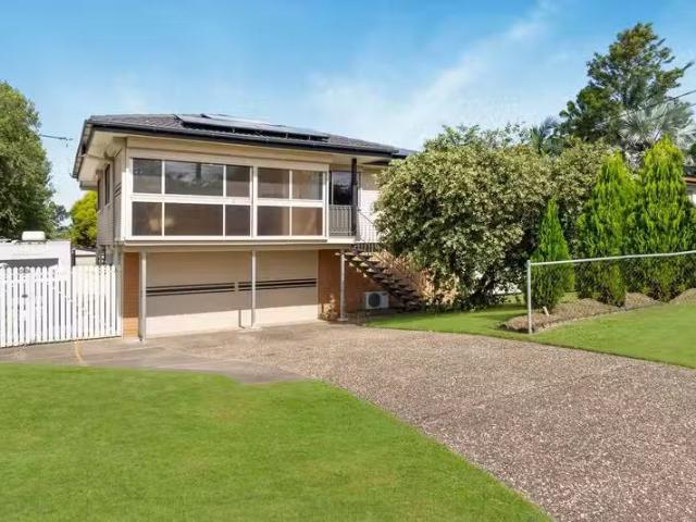 Nice 10 Hakari Street, CRESTMEAD, QLD 4132 House for Rent