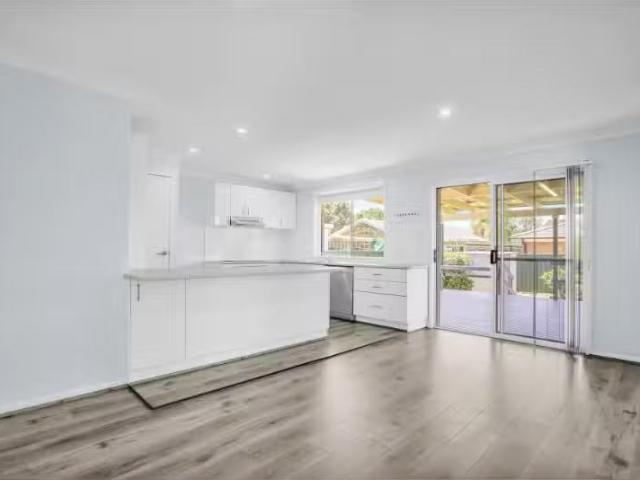 For Rent! 10 Hatchinson Crescent, Jamisontown House for rent.