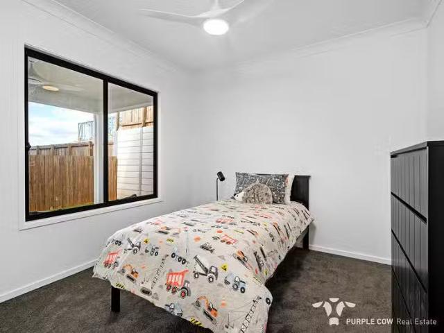 Unique 10 Helix Close, Spring Mountain, QLD 4300
