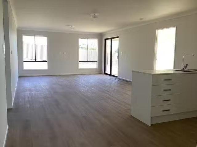 Cheap 10 Pera Crescent, Warwick, QLD 4370