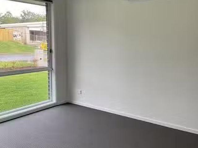 Nice 10 Strathallan Terrace, Thrumster, NSW 2444