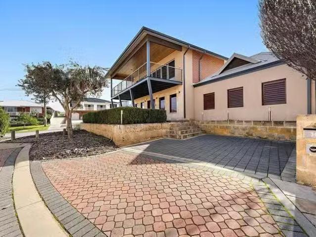 Nice 10 Wicklow Close, Beaconsfield, WA 6162