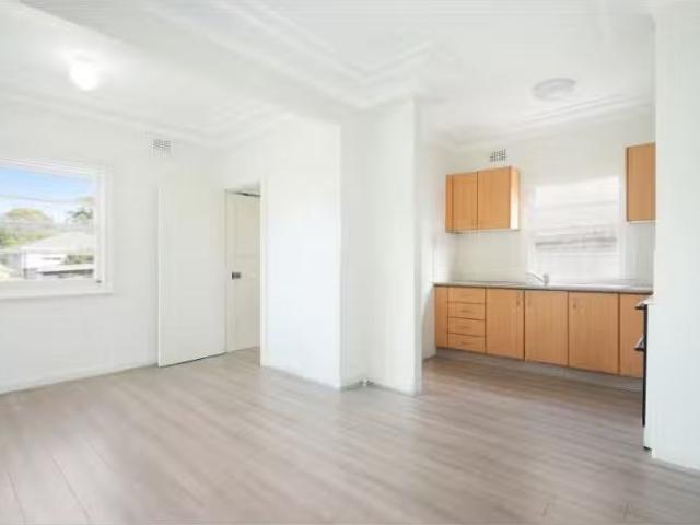 Just in! 10 12 Thornleigh Street, Thornleigh House for rent L.