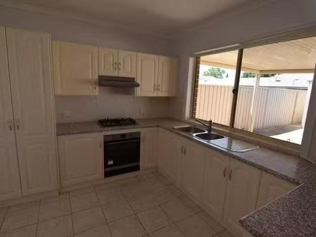 Nice 10A Winser Avenue, Seaton, SA 5023