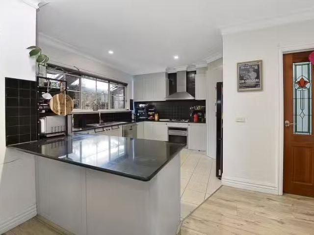 For Rent! 10A Coniston Ave, Airport West VIC 3042